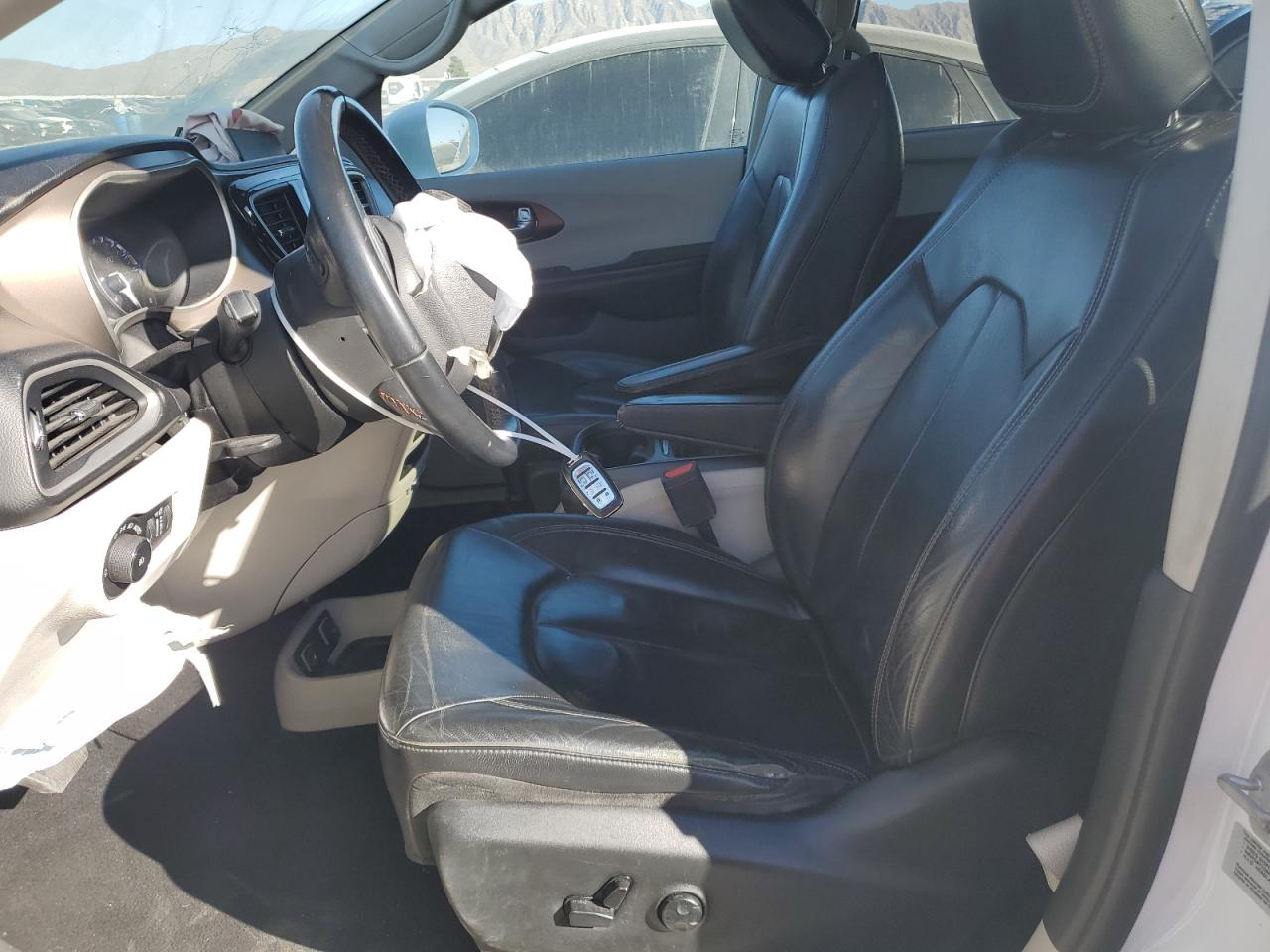 2017 Chrysler Pacifica - Image 7