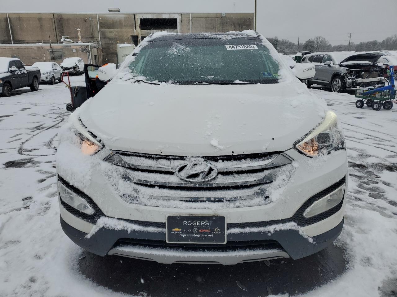 2015 Hyundai Santa Fe - Image 5