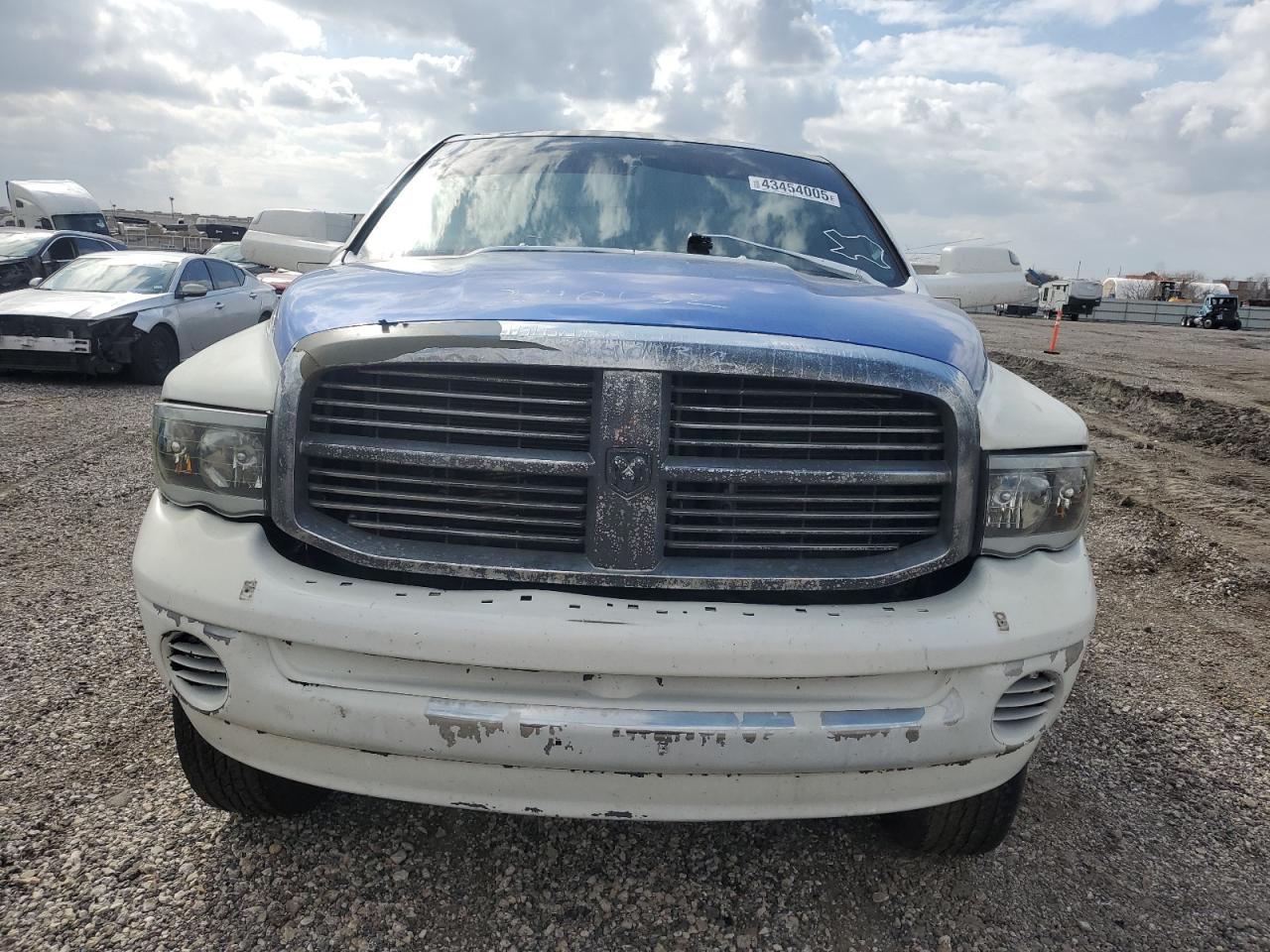 2004 Dodge RAM - Image 5