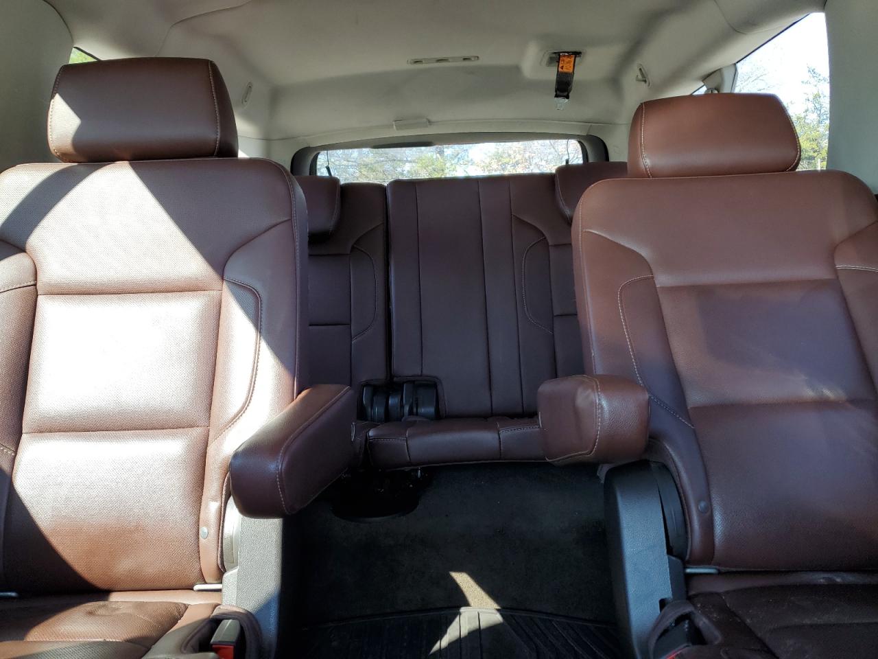 2015 Chevrolet Suburban - Image 10
