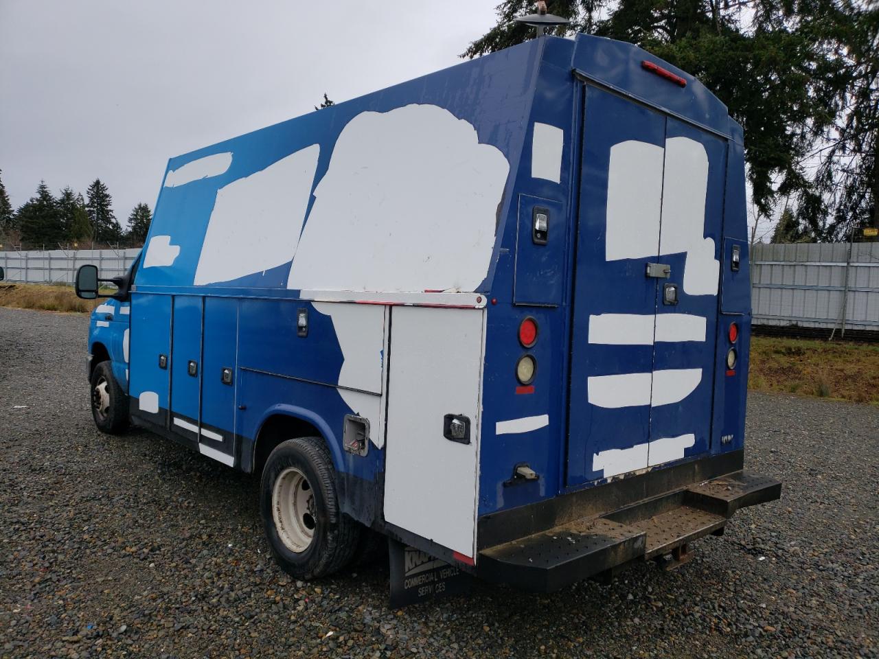2015 Ford Econoline - Image 2