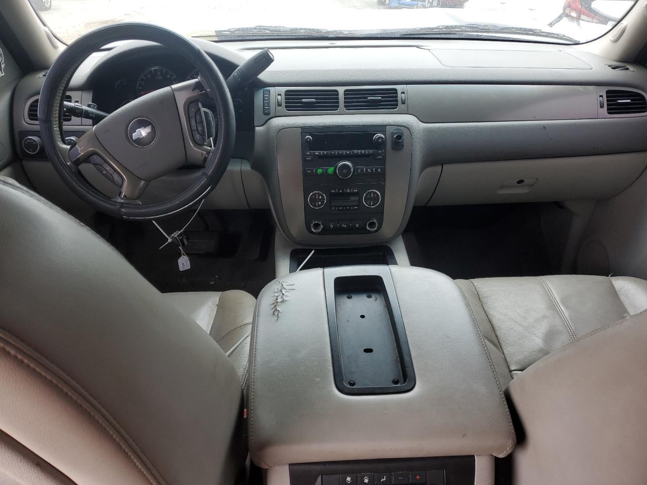 2009 Chevrolet Suburban - Image 8