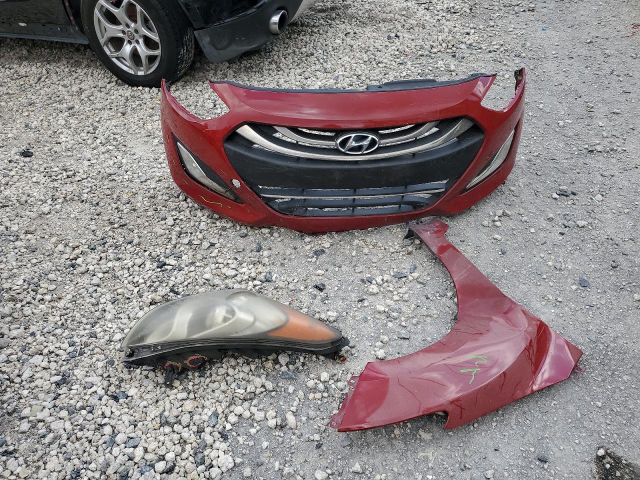 2013 Hyundai Elantra - Image 12