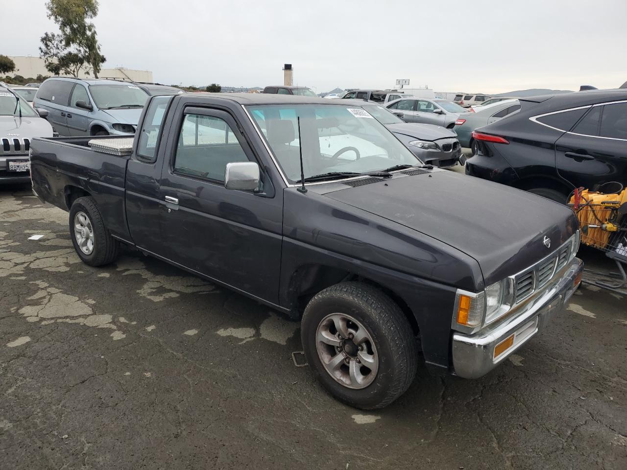 1996 Nissan Titan - Image 4