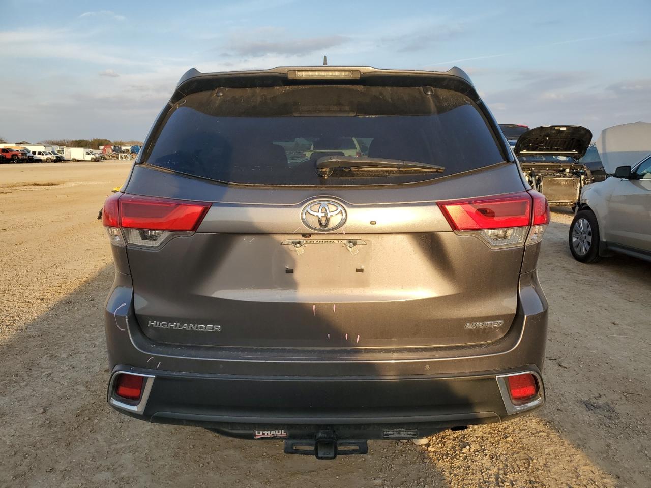 2018 Toyota Highlander - Image 6