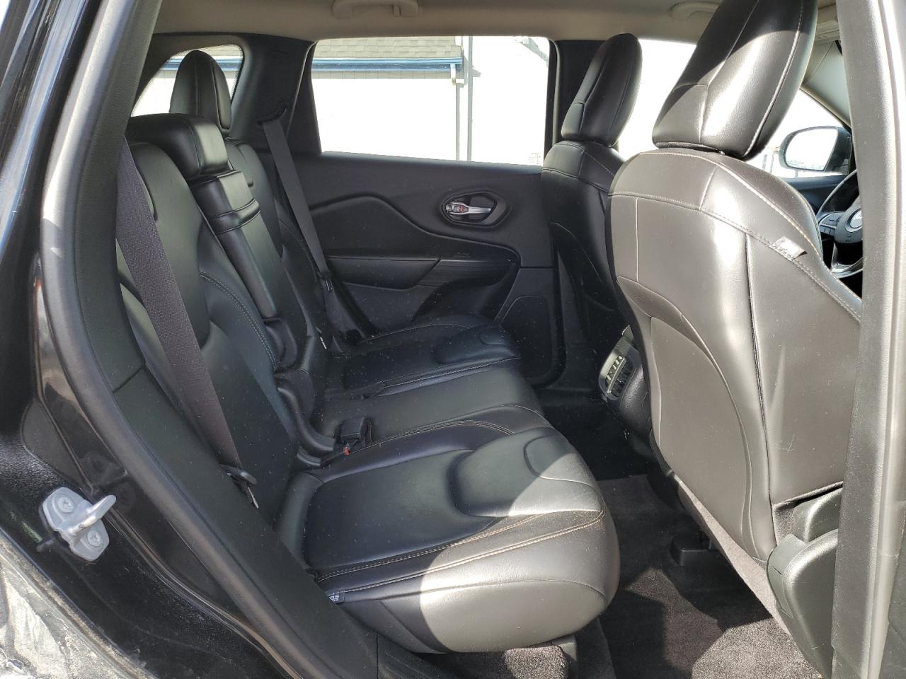 2016 Jeep Grand Cherokee - Image 11