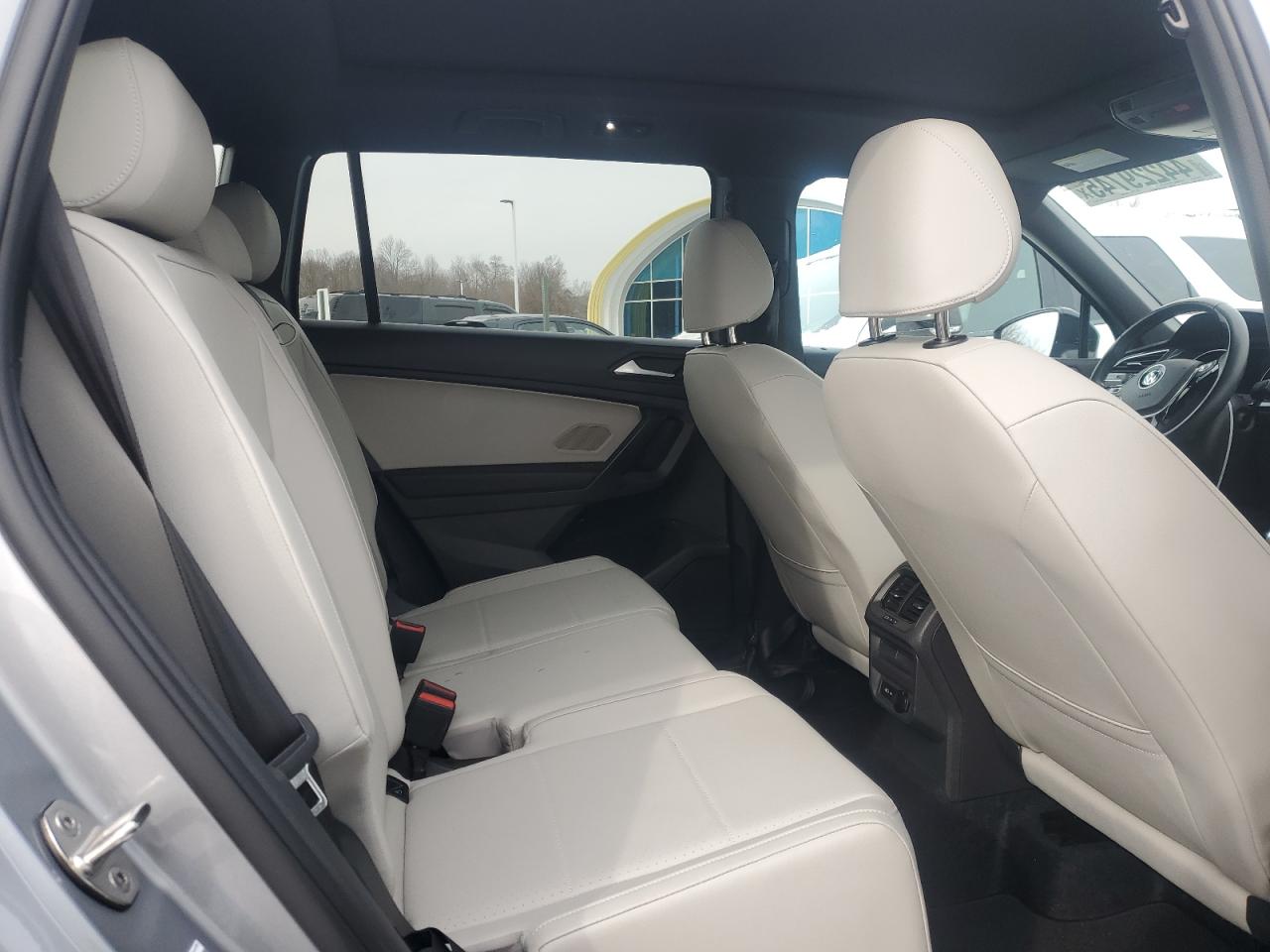 2021 Volkswagen Tiguan - Image 11