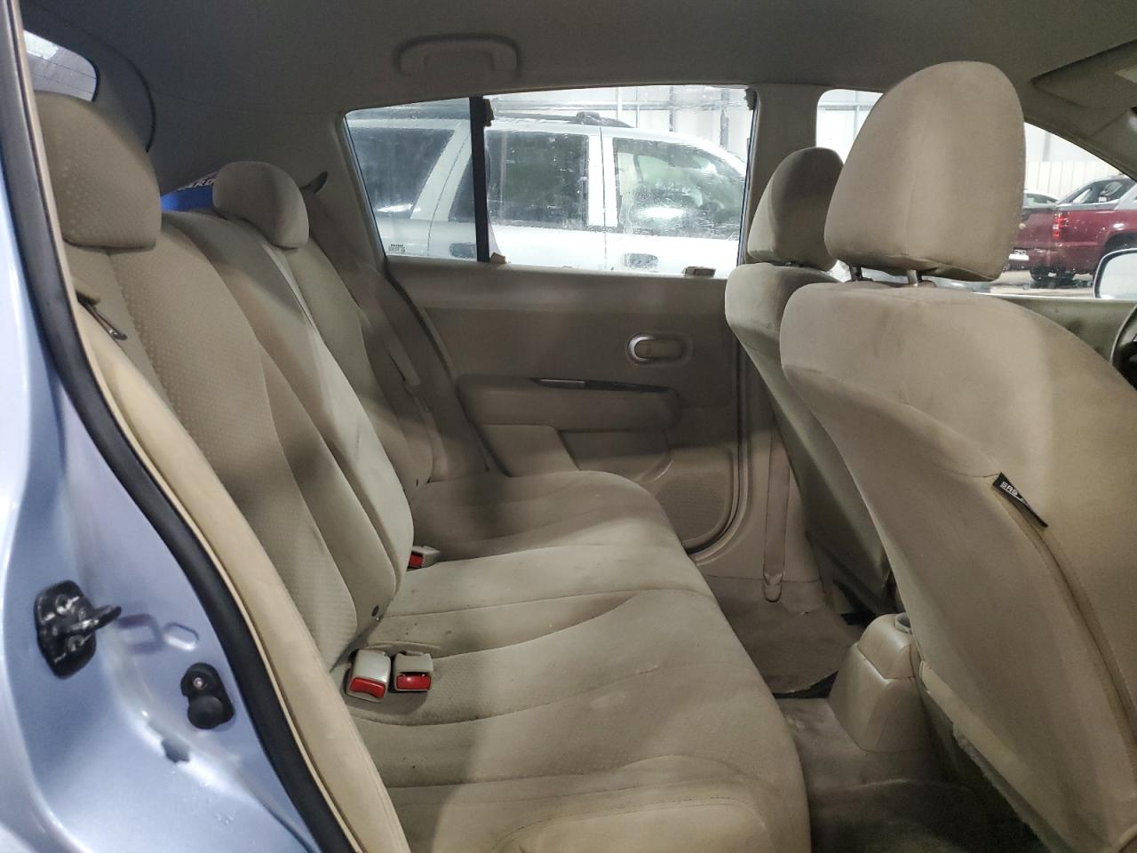 2010 Nissan Versa - Image 12