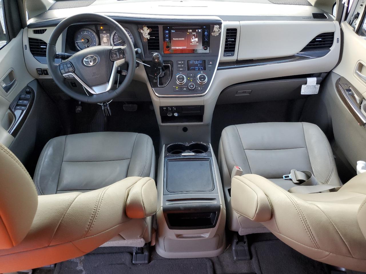 2017 Toyota Sienna - Image 8