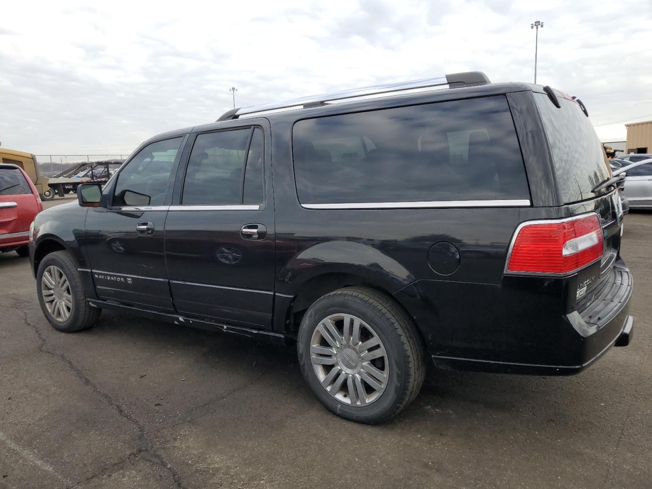 2010 Lincoln Navigator - Image 2