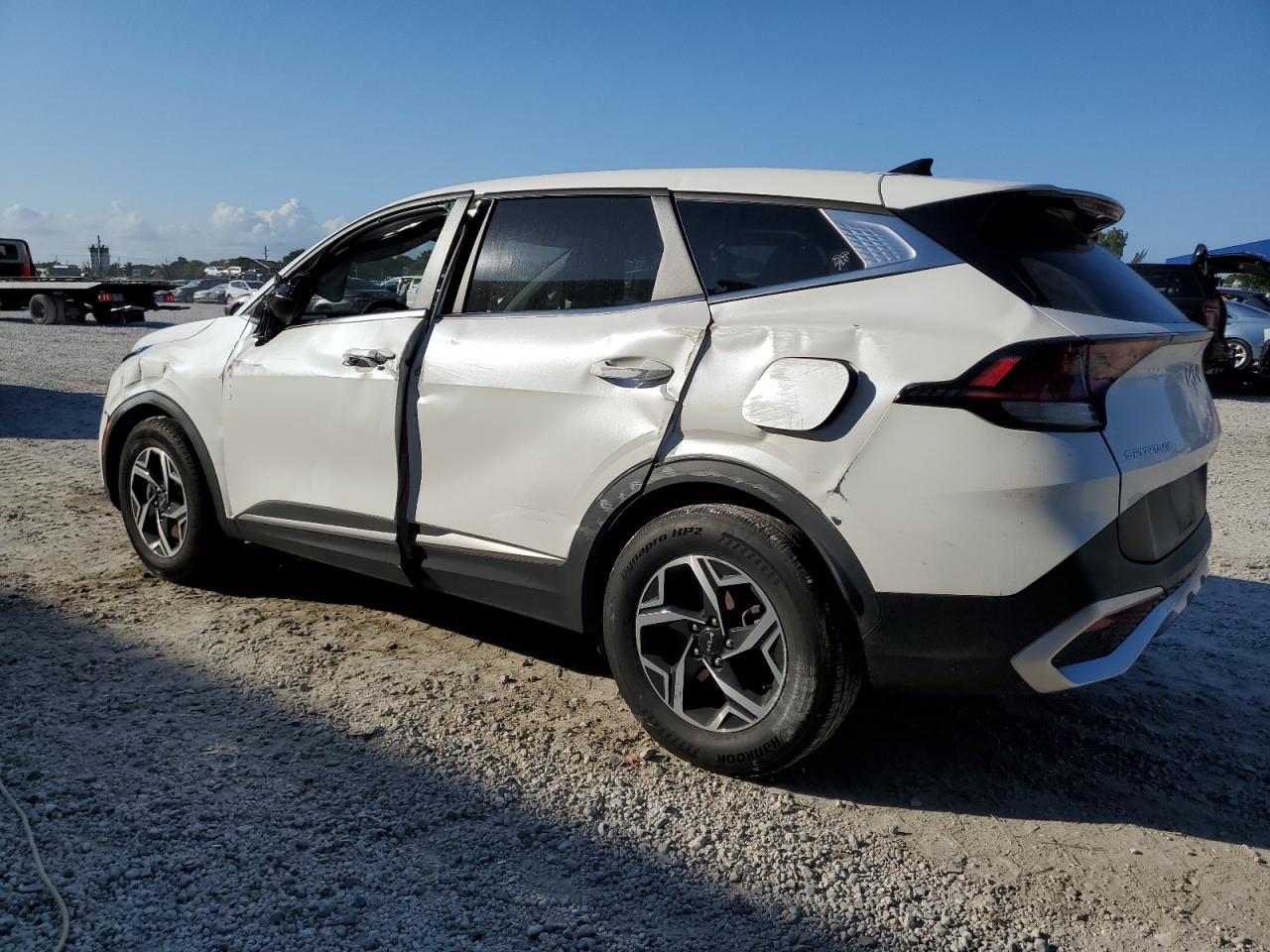 2023 Kia Sportage - Image 2