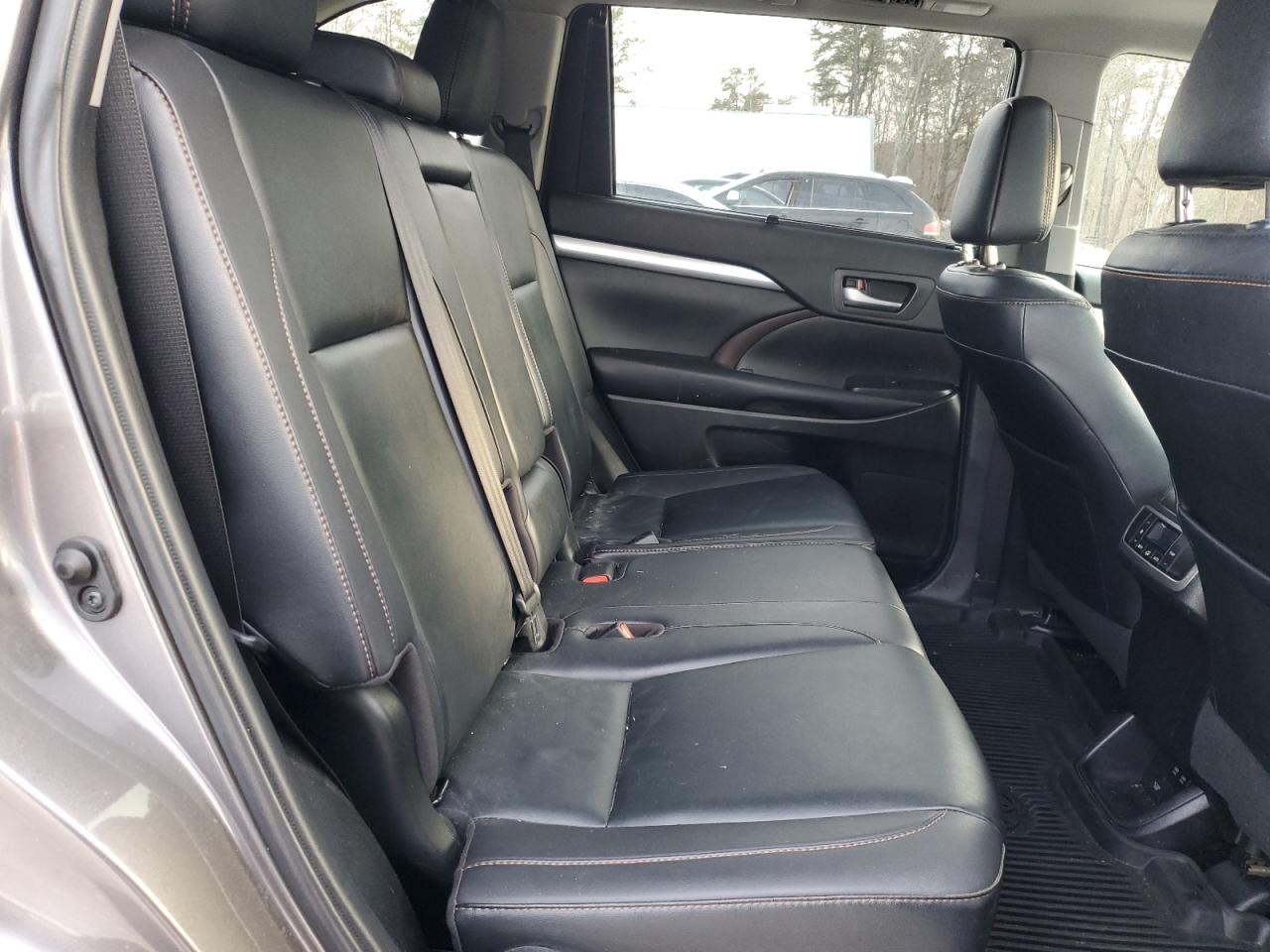 2019 Toyota Highlander - Image 11