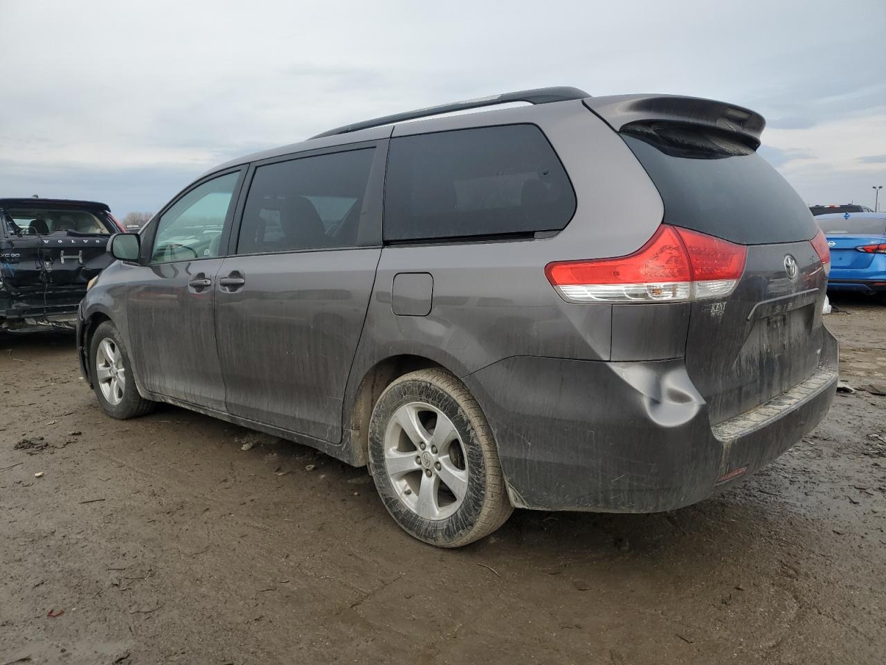 2013 Toyota Sienna - Image 2