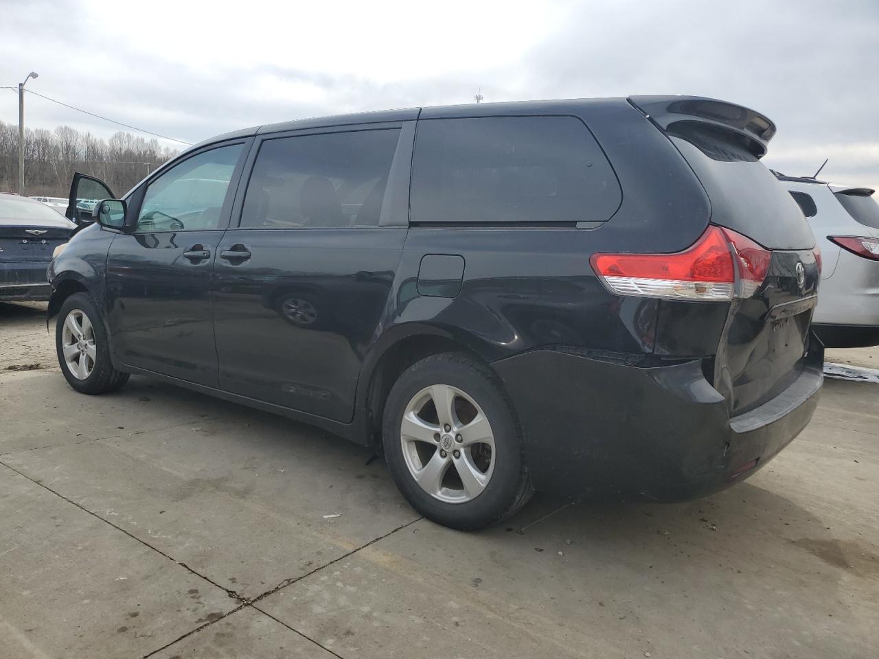 2012 Toyota Sienna - Image 2