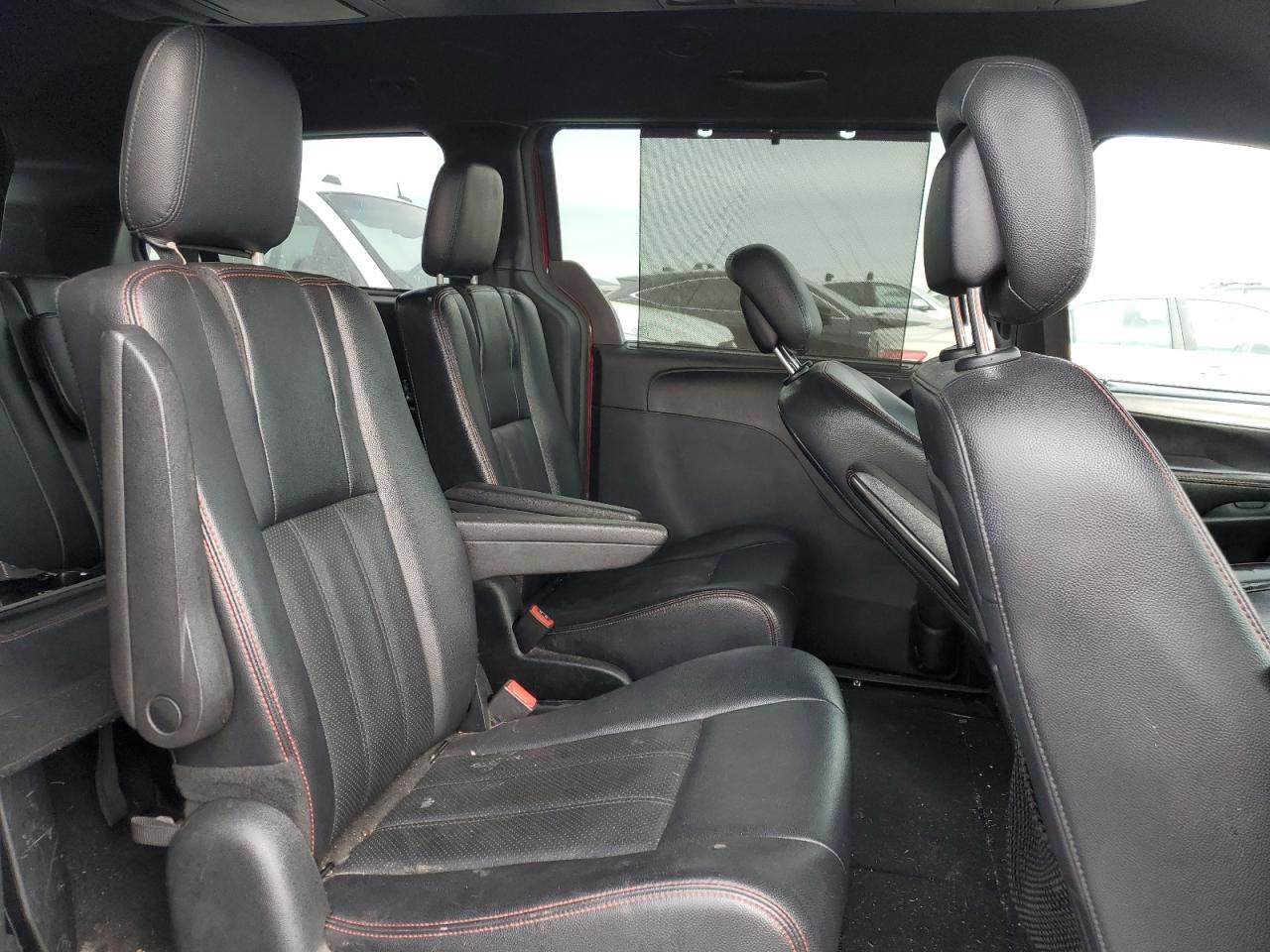 2018 Dodge Caravan - Image 11