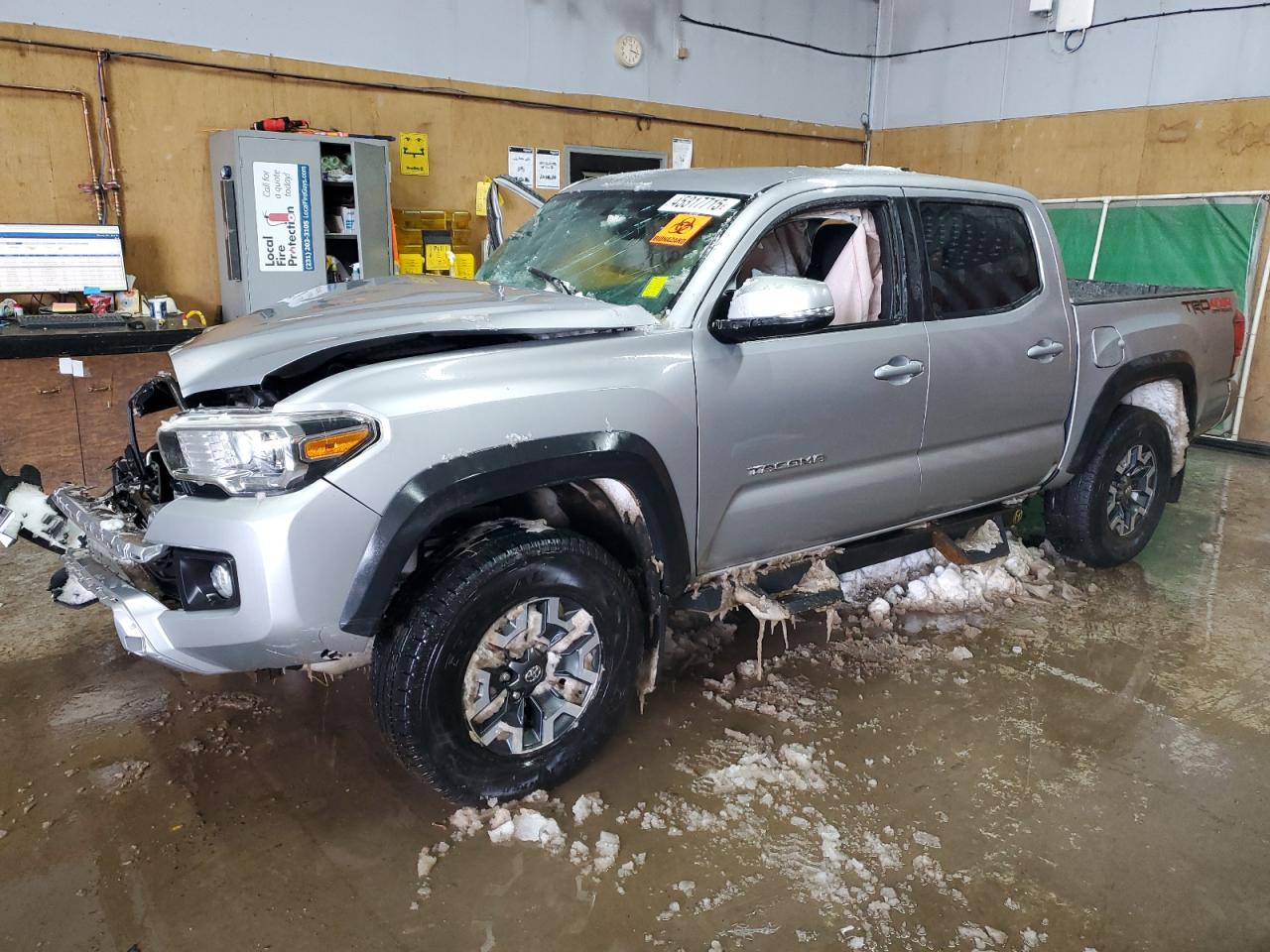 2016 Toyota Tacoma Double Cab de vânzare în Kincheloe, MI - Front End