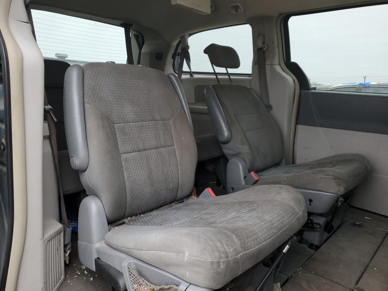 2010 Chrysler Town & Country - Image 11