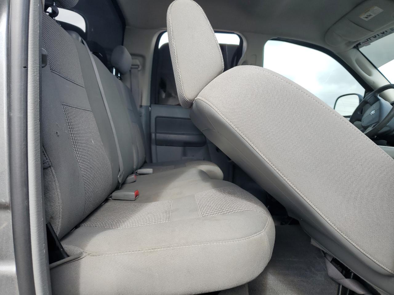2006 Dodge RAM - Image 10