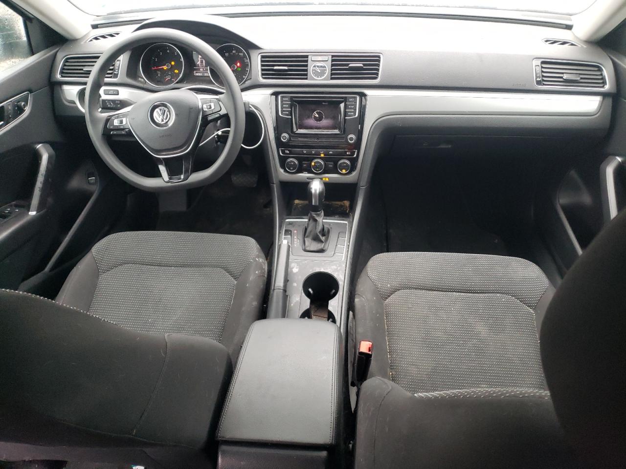 2017 Volkswagen Passat - Image 8