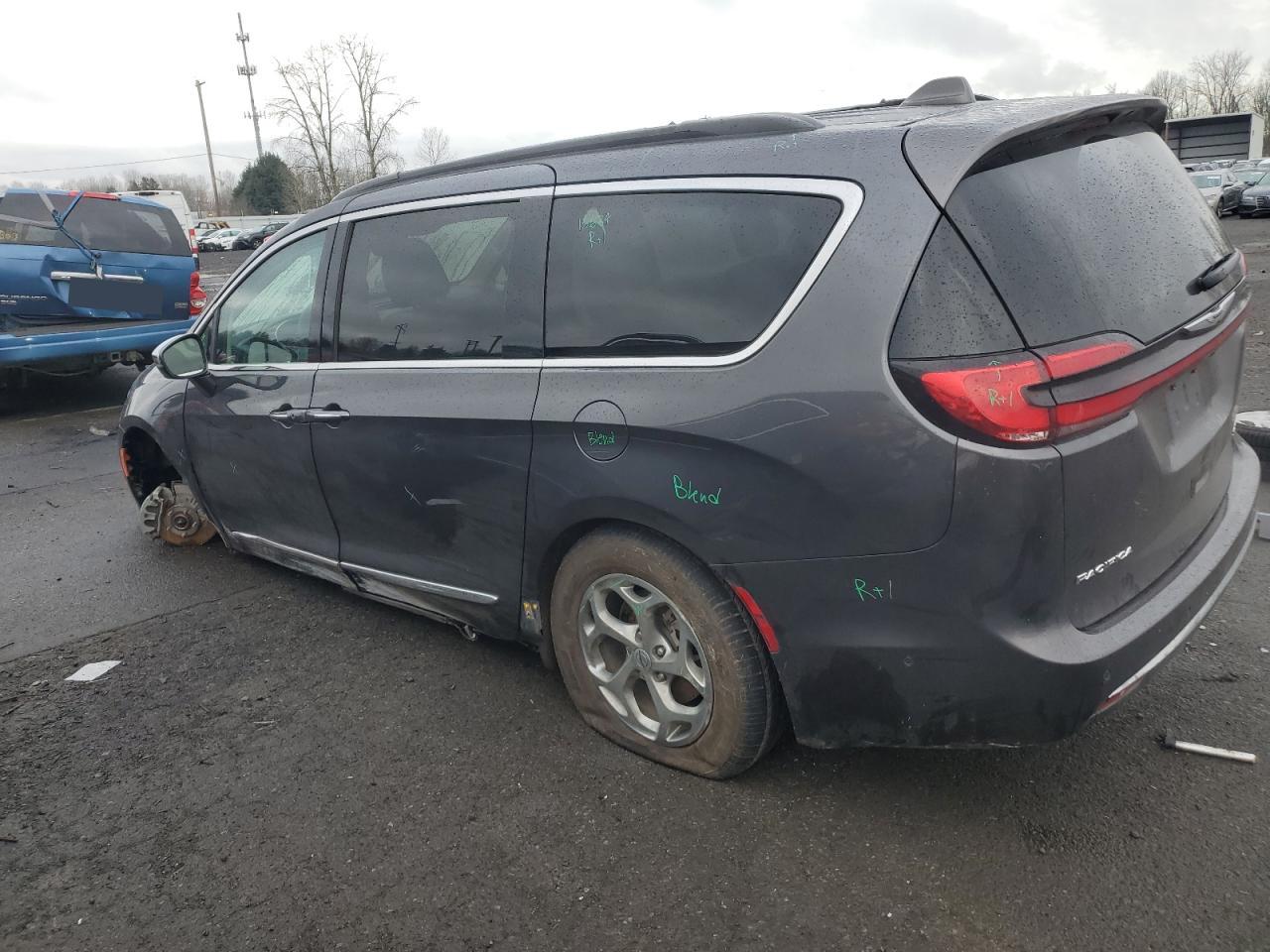 2022 Chrysler Pacifica - Image 2