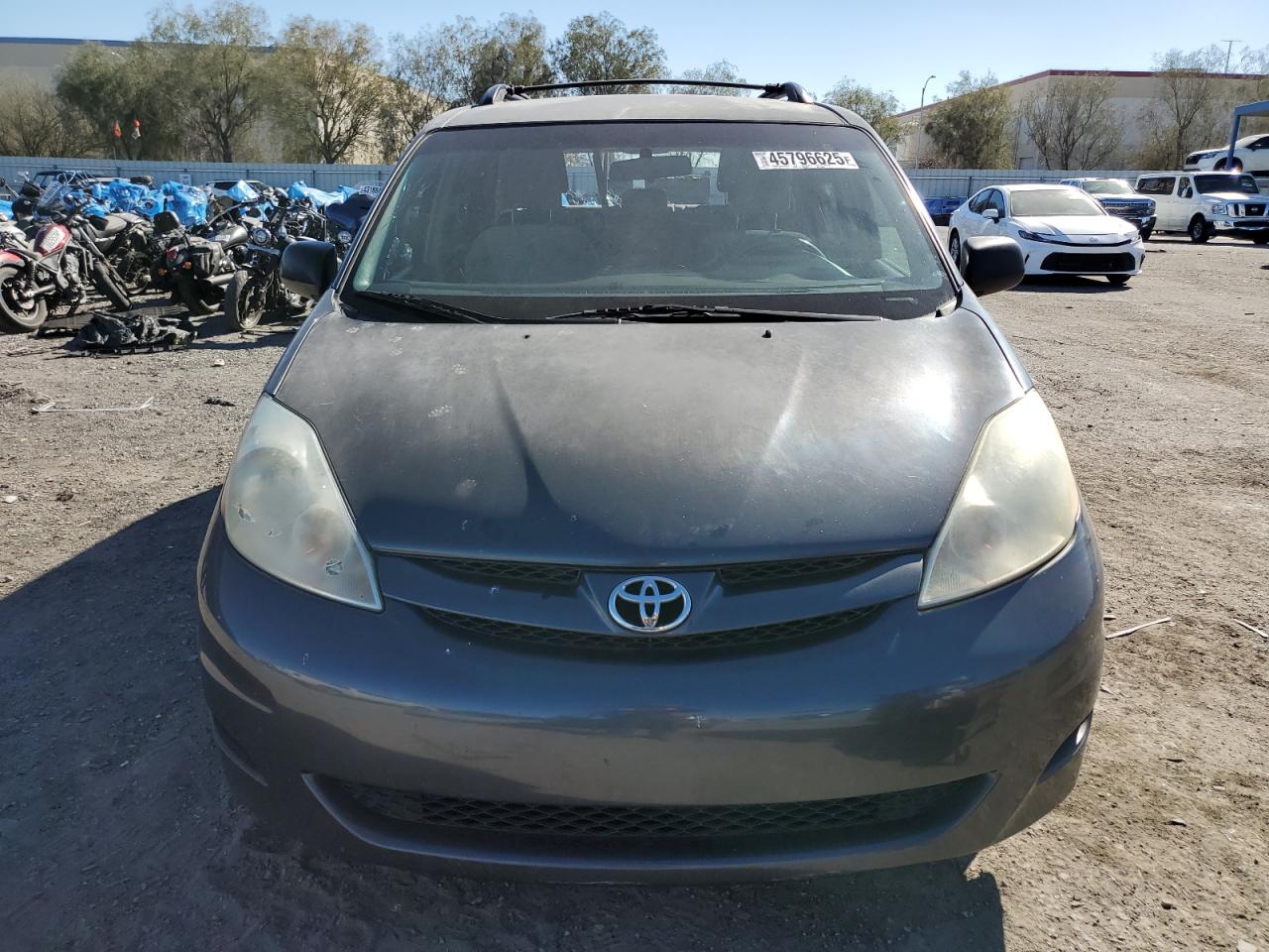 2010 Toyota Sienna - Image 5