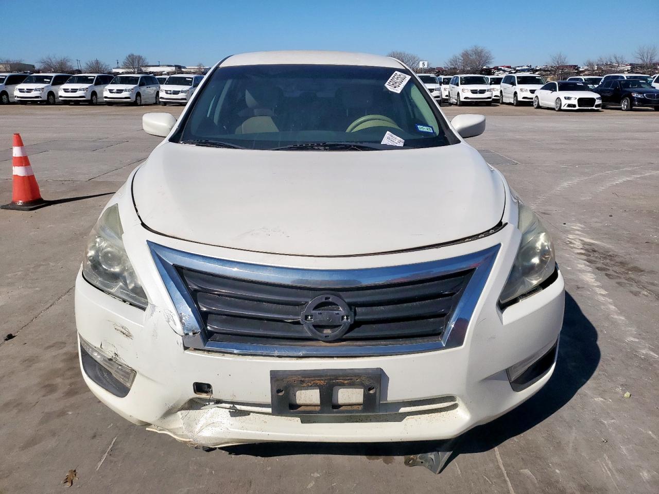 2014 Nissan Altima - Image 5