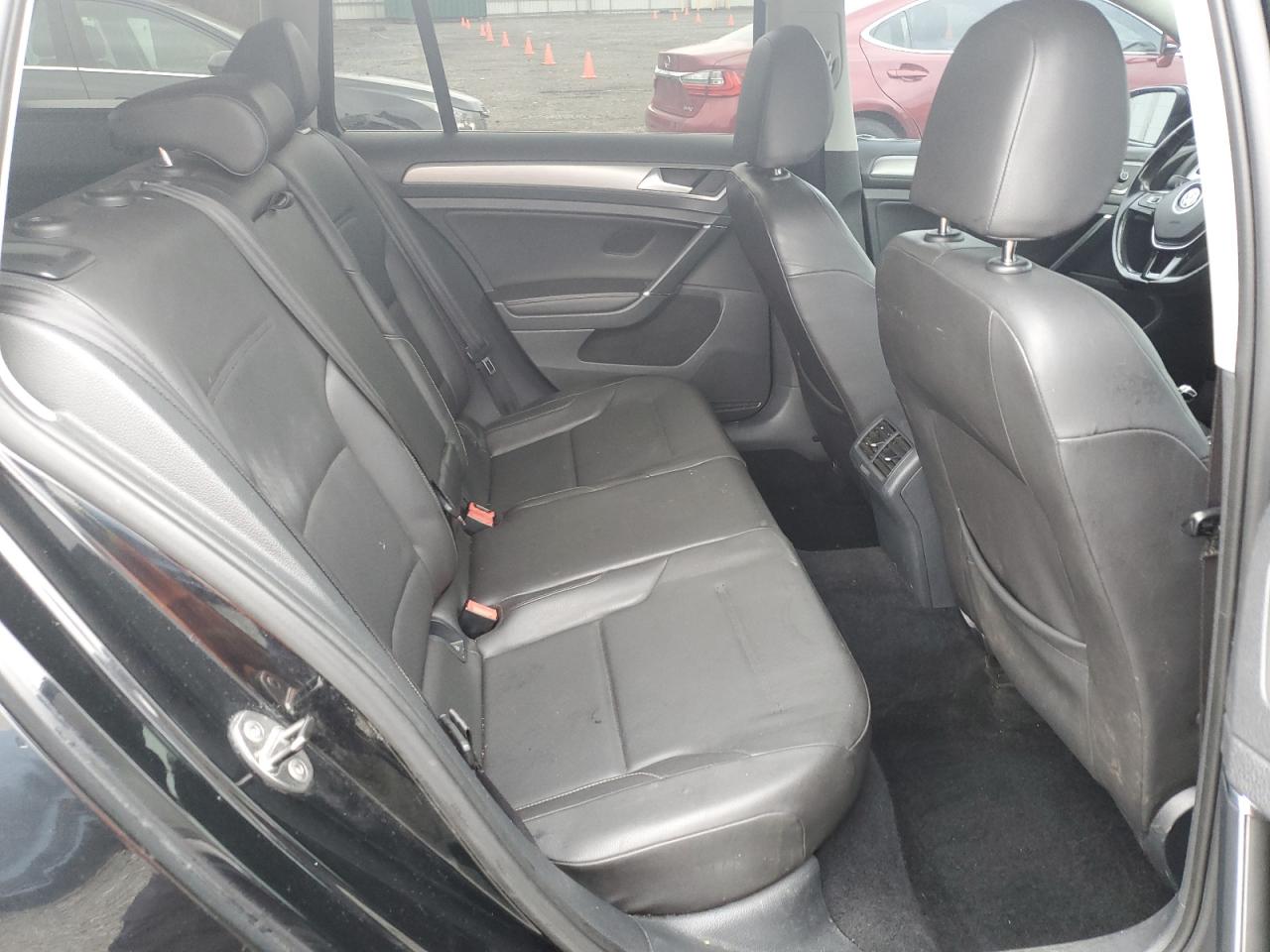 2015 Volkswagen Golf - Image 11