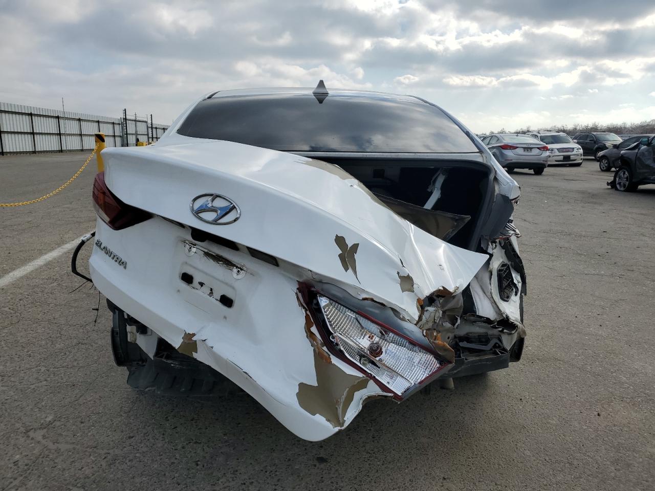 2018 Hyundai Elantra - Image 6