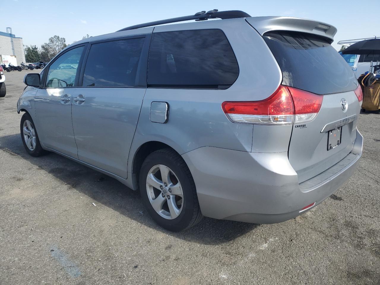 2014 Toyota Sienna - Image 2
