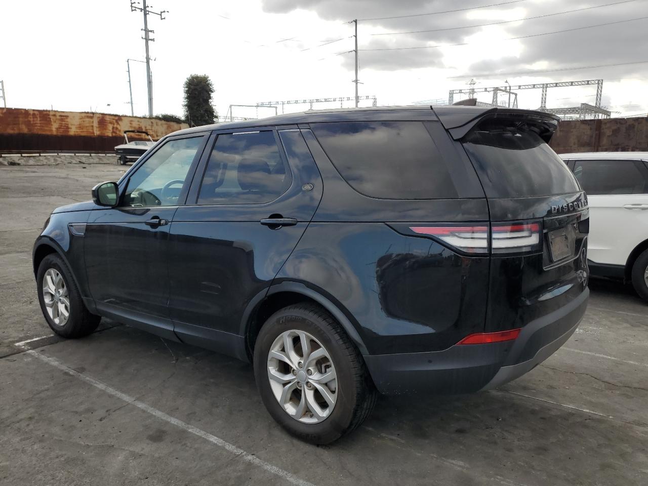 2020 Land Rover Discovery - Image 2