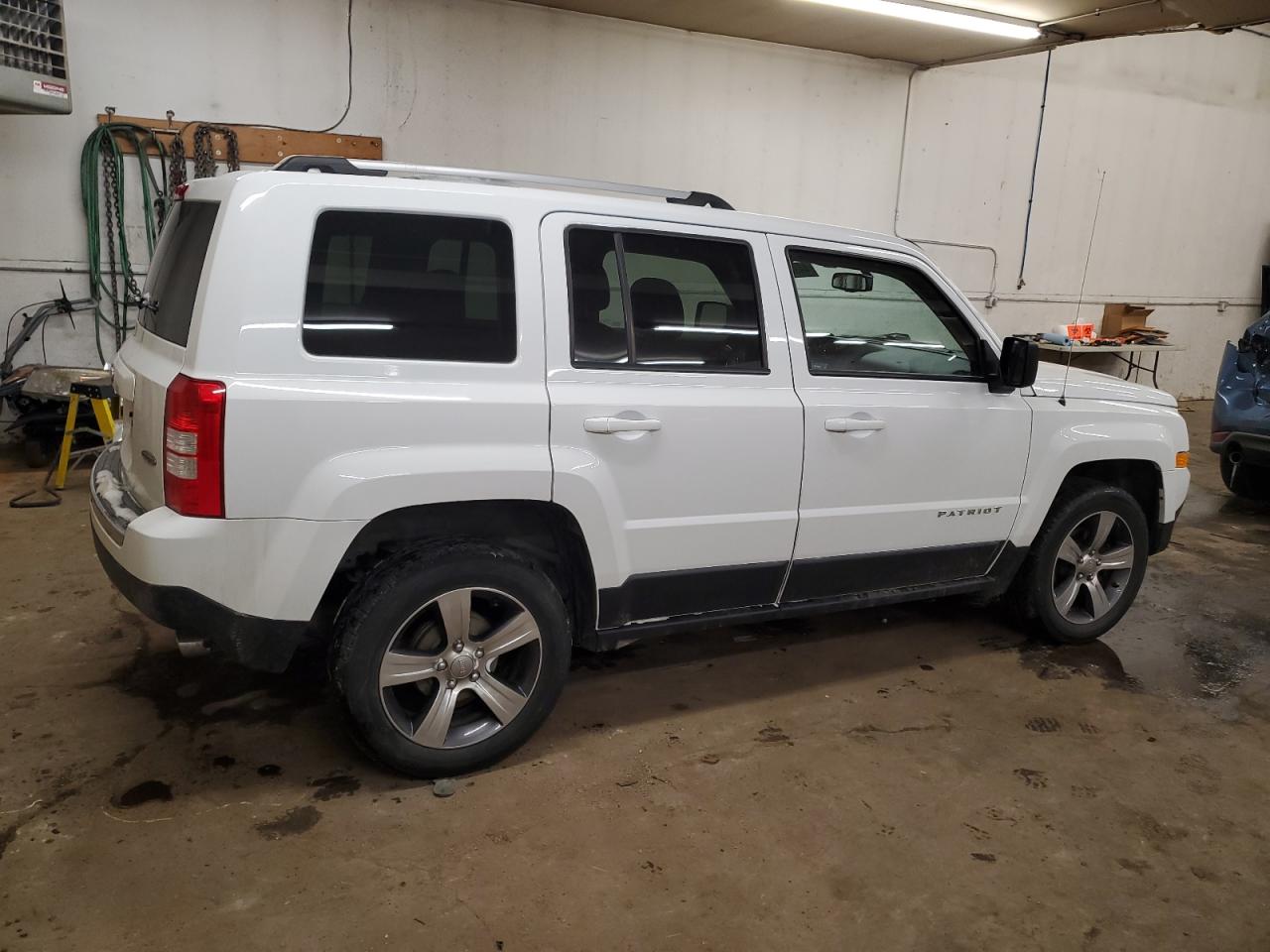 2016 Jeep Liberty (Patriot) - Image 3