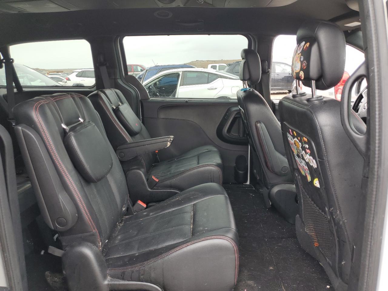 2019 Dodge Caravan - Image 11