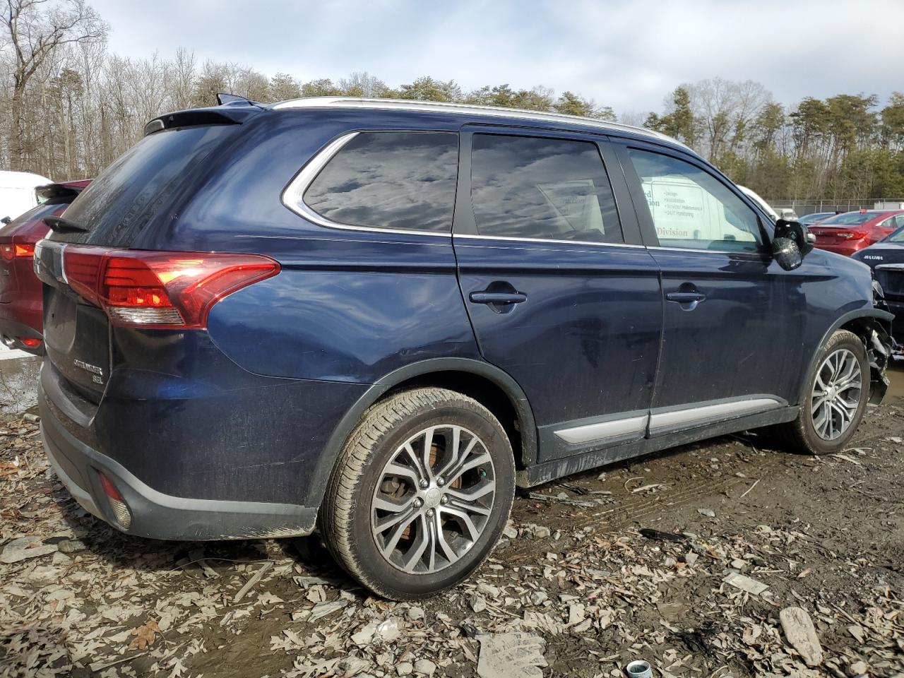 2018 Mitsubishi Outlander - Image 3