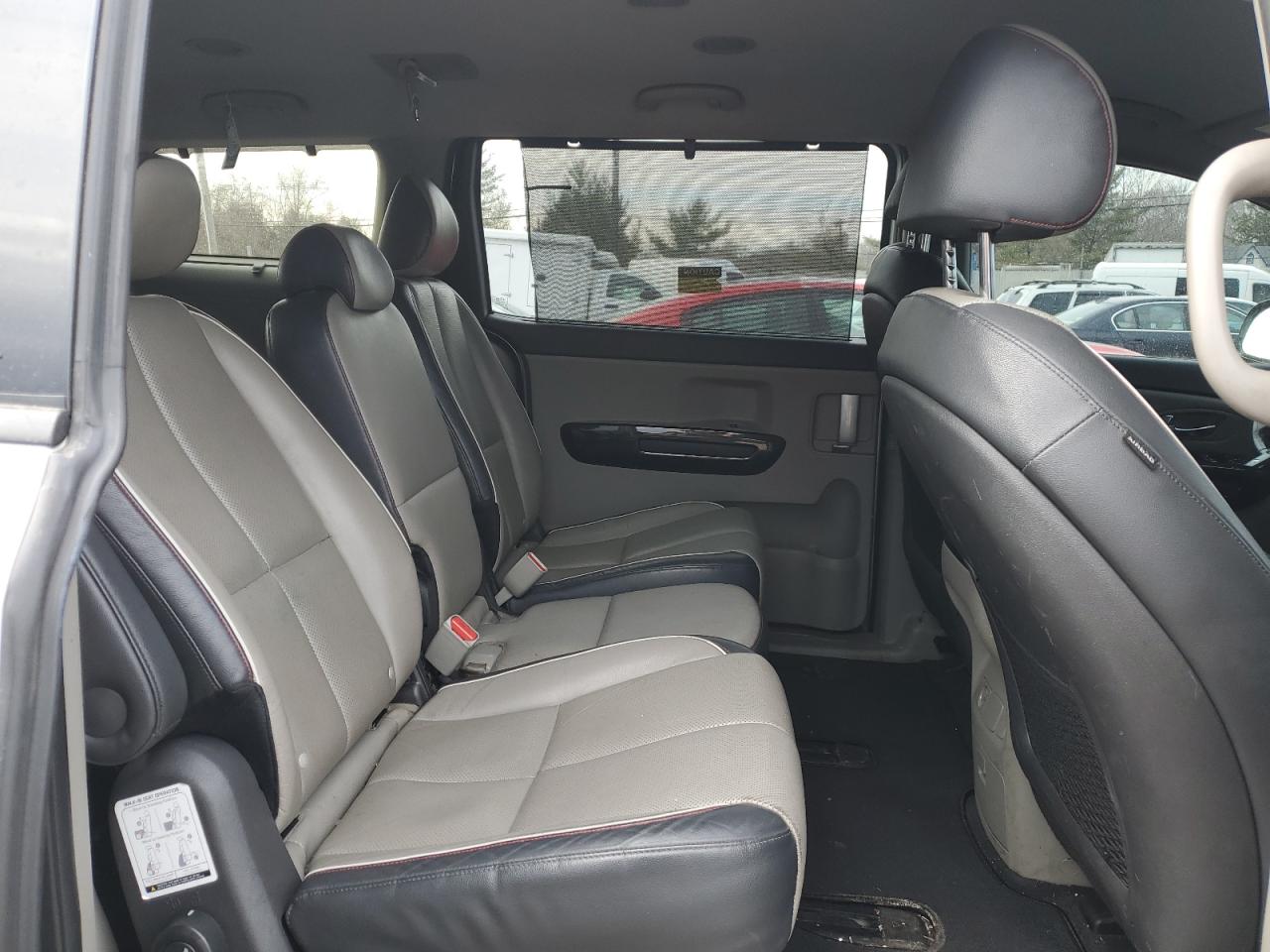 2015 Kia Sedona - Image 11