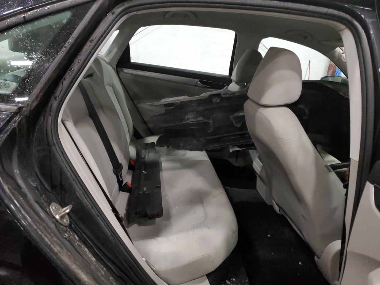 2018 Volkswagen Passat - Image 10