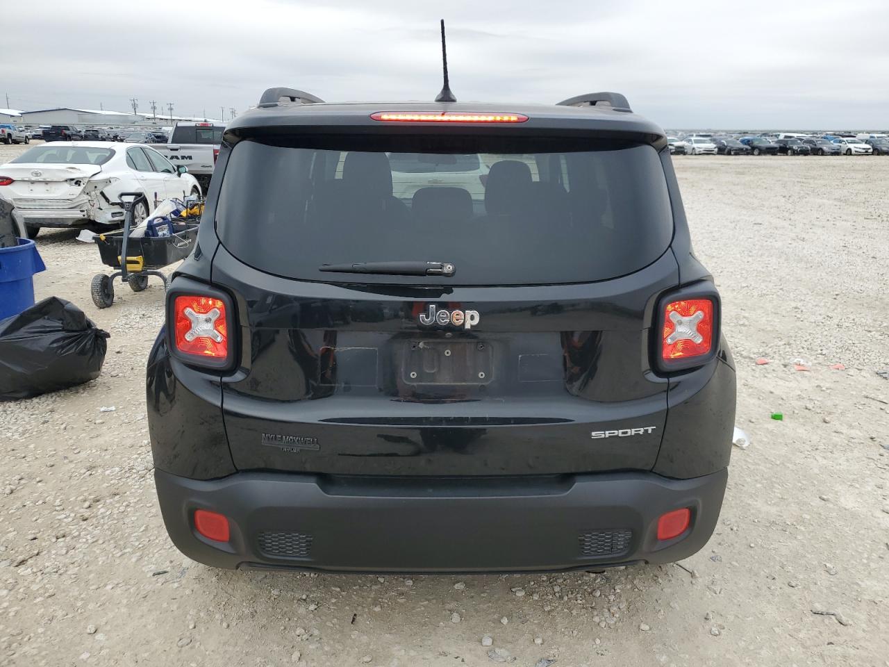 2017 Jeep Renegade - Image 6