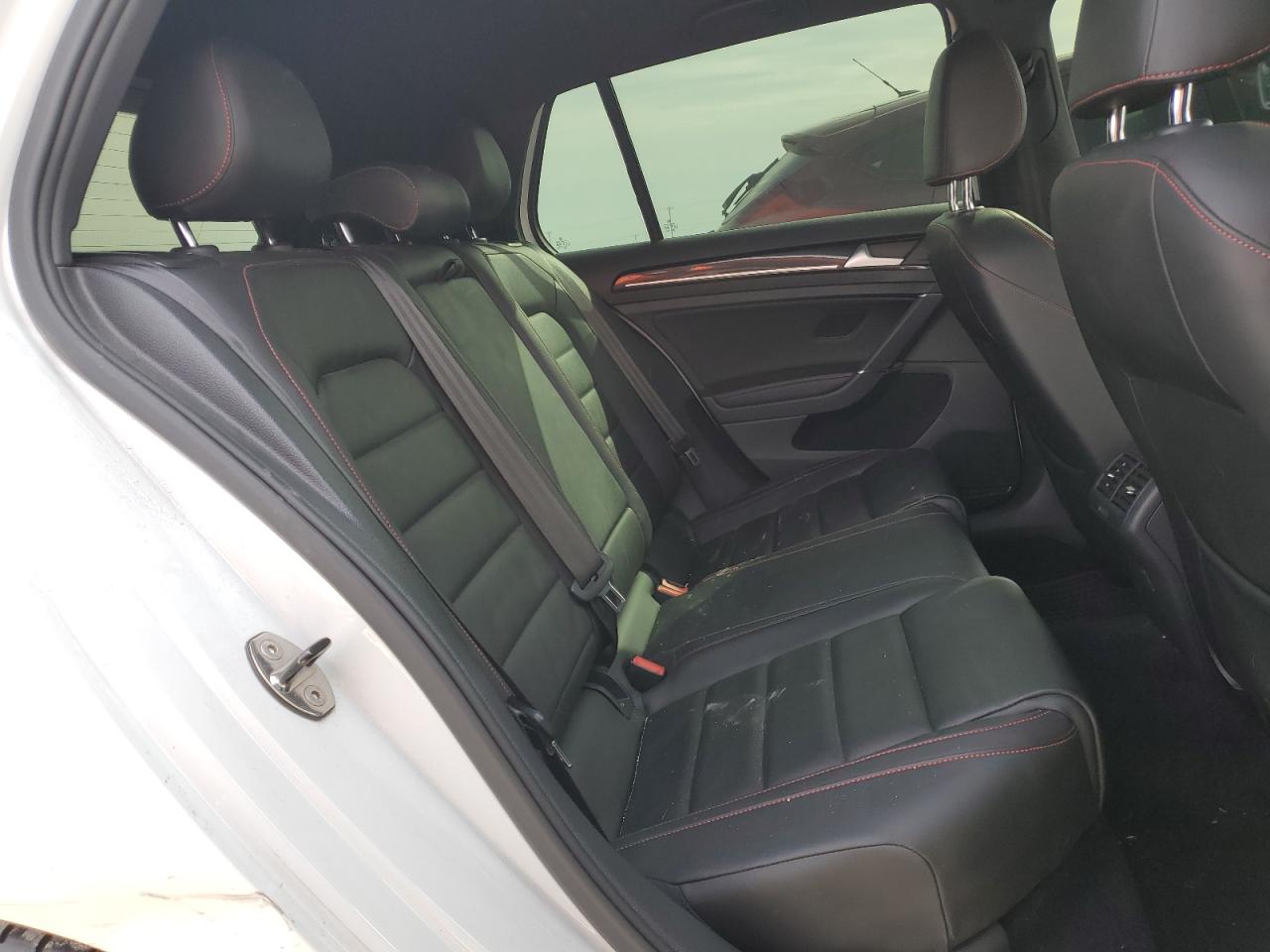 2016 Volkswagen GTI - Image 10