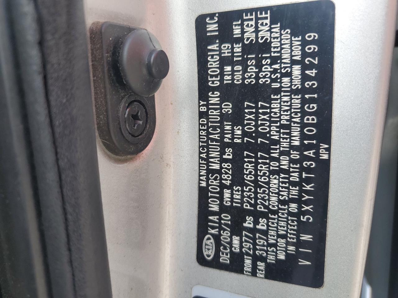 2011 Kia Sorento - Image 13