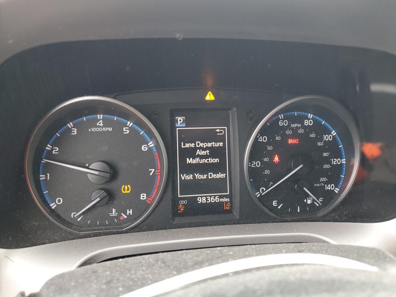 2018 Toyota RAV 4 - Image 8