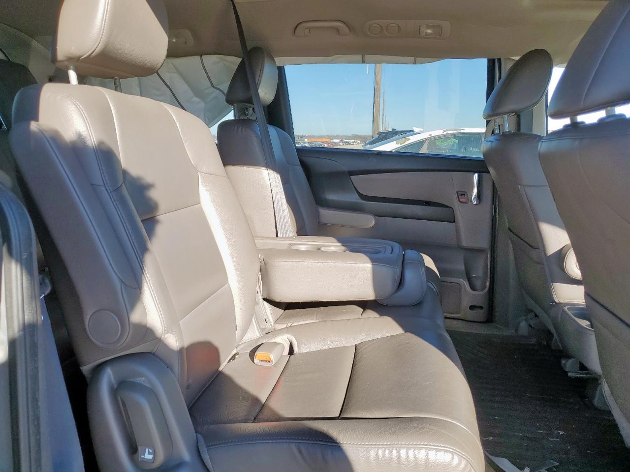 2015 Honda Odyssey - Image 11