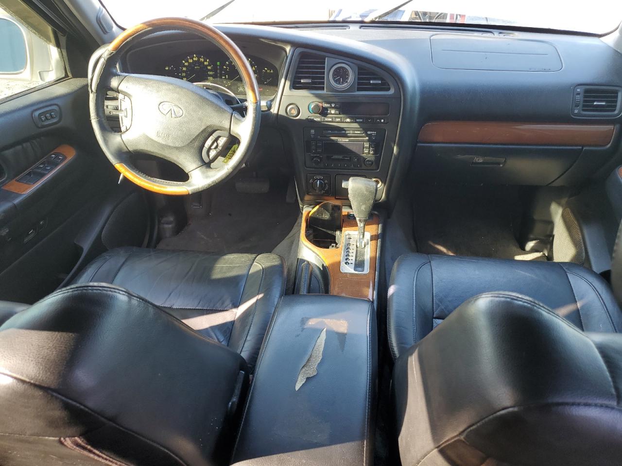 2003 Infiniti QX4 - Image 8