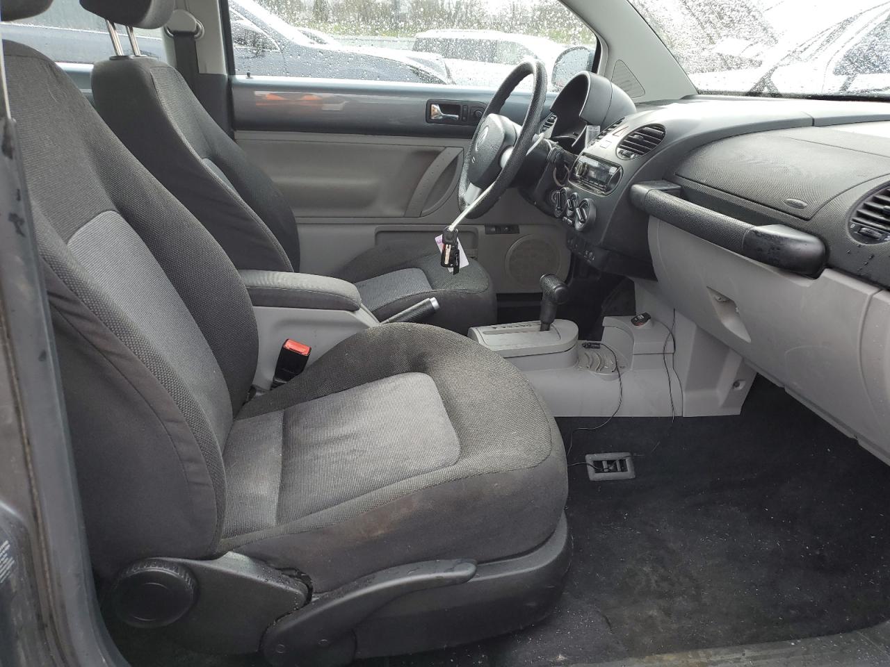 2004 Volkswagen Beetle - Image 7