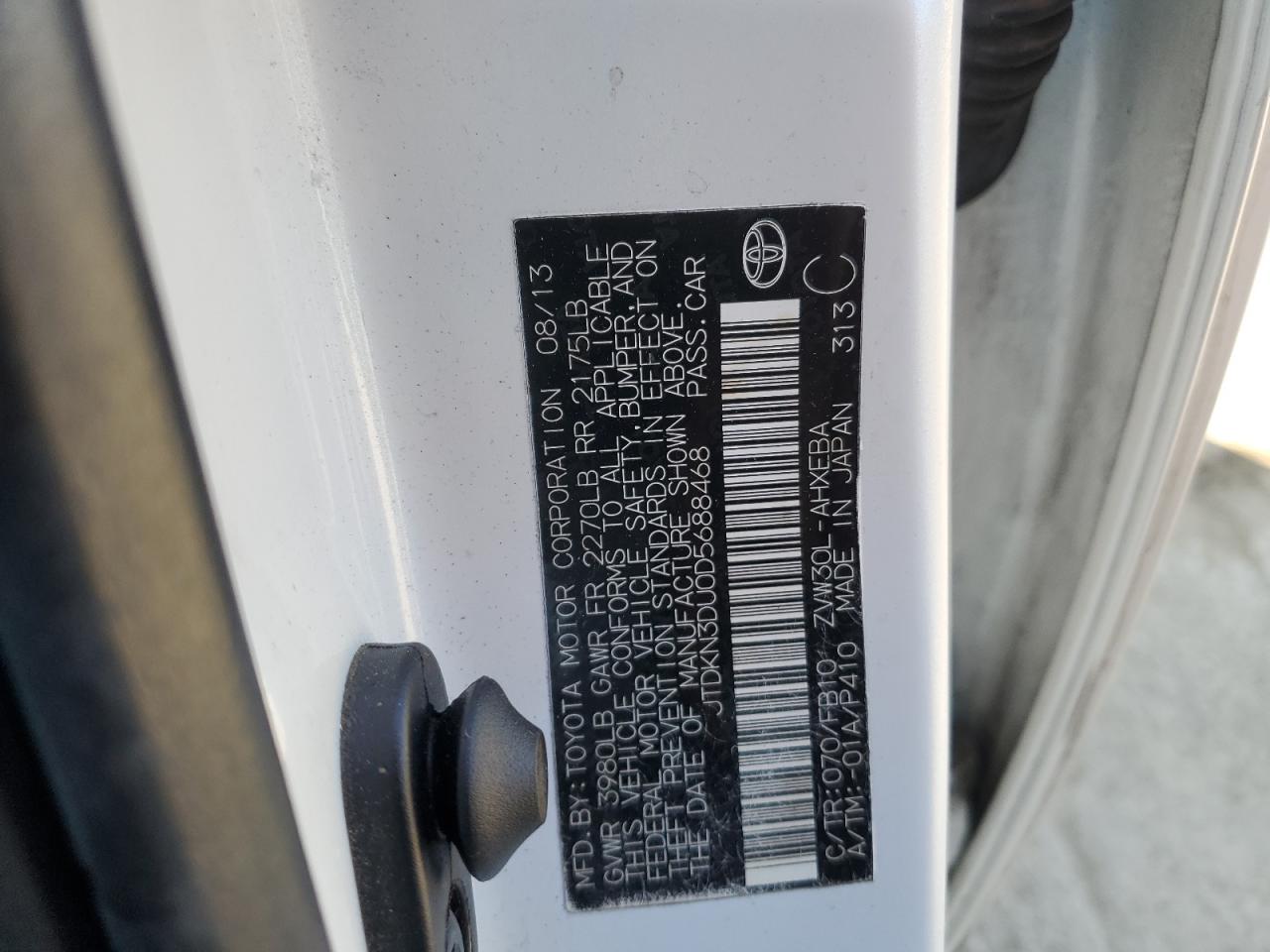 2013 Toyota Prius - Image 12