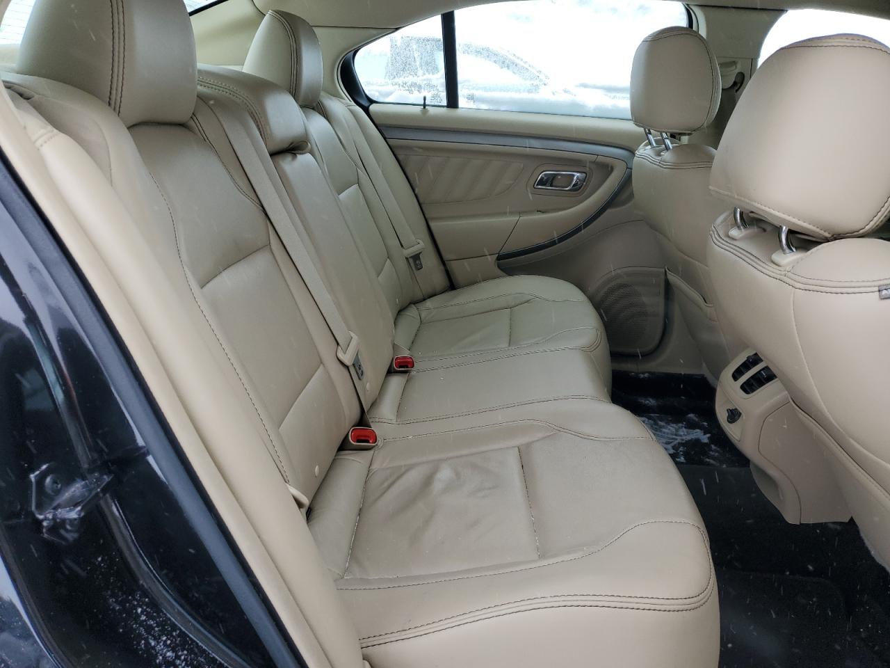 2015 Ford Taurus - Image 10