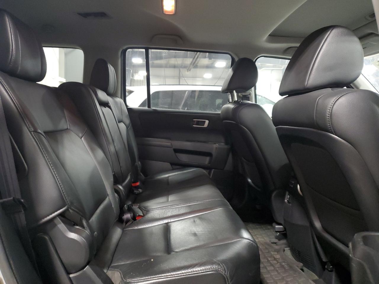 2015 Honda Pilot - Image 11