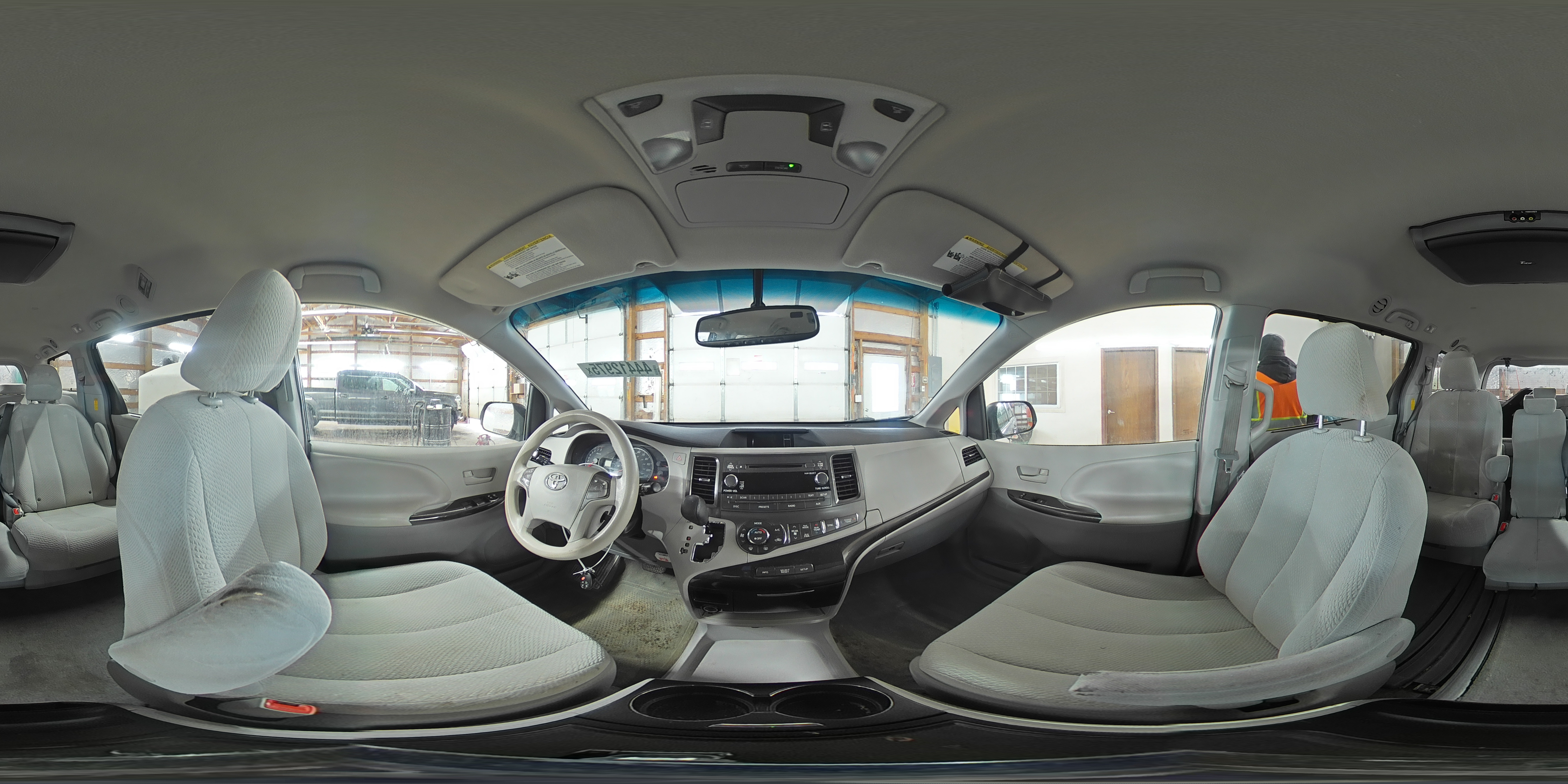 2014 Toyota Sienna - Image 16