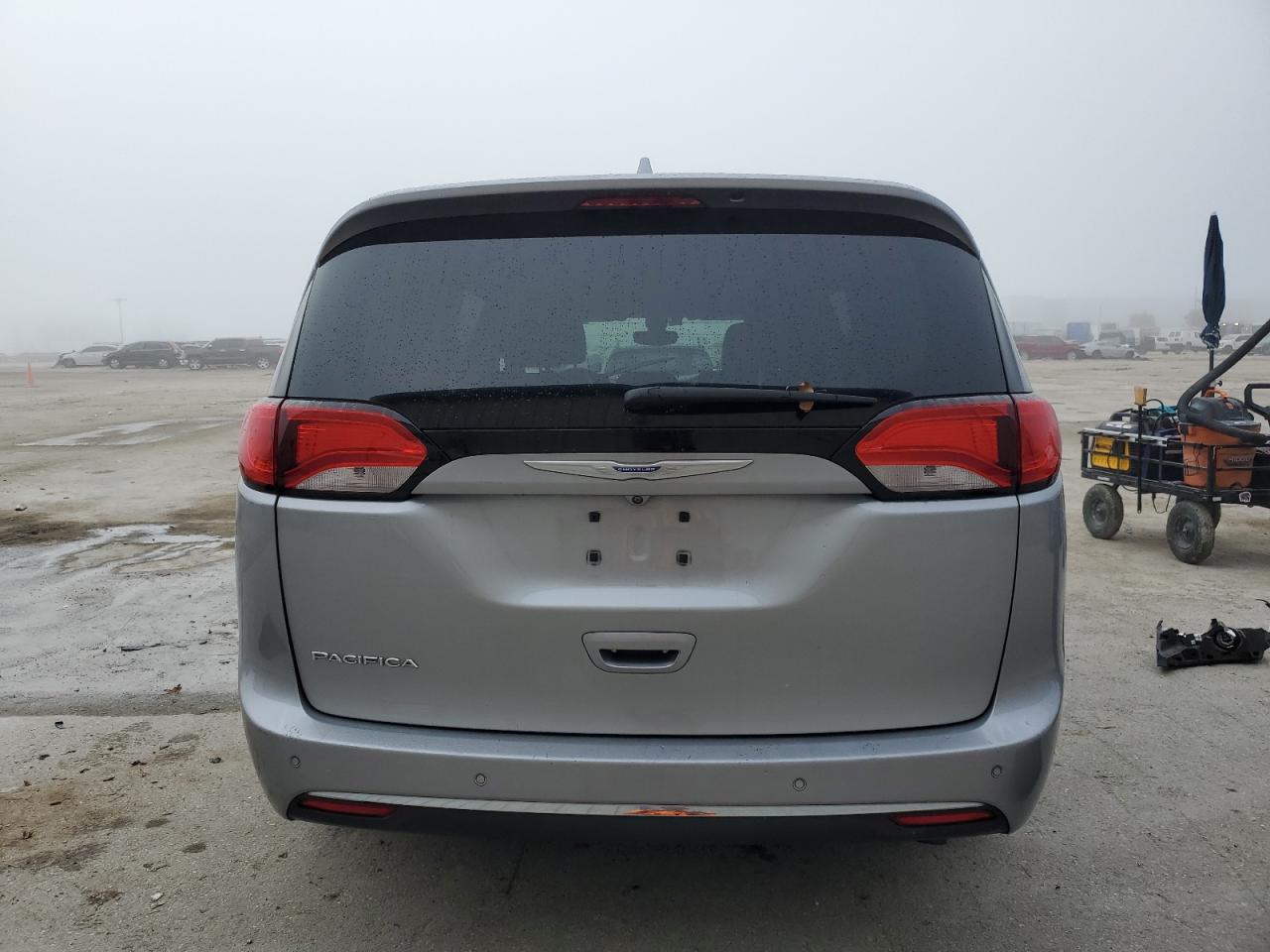 2018 Chrysler Pacifica - Image 6