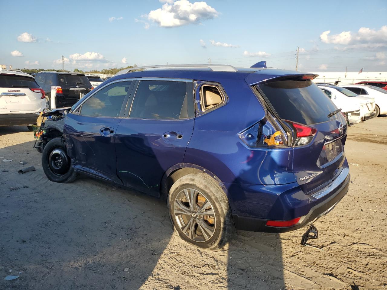 2017 Nissan Rogue - Image 2