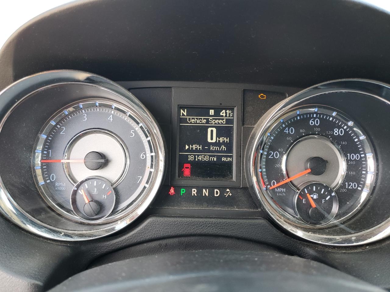 2015 Chrysler Town & Country - Image 9