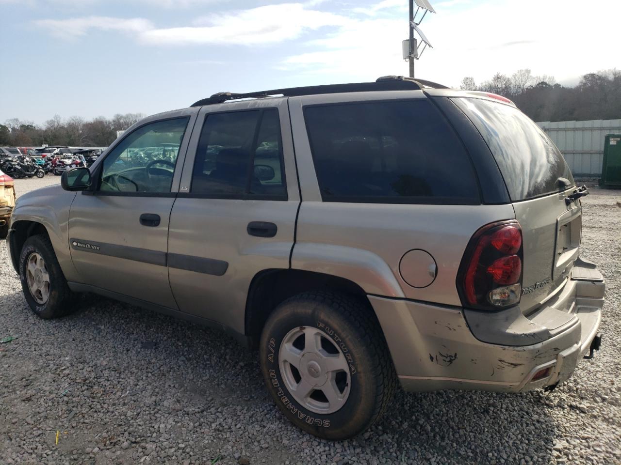 2003 Chevrolet TrailBlazer - Image 2